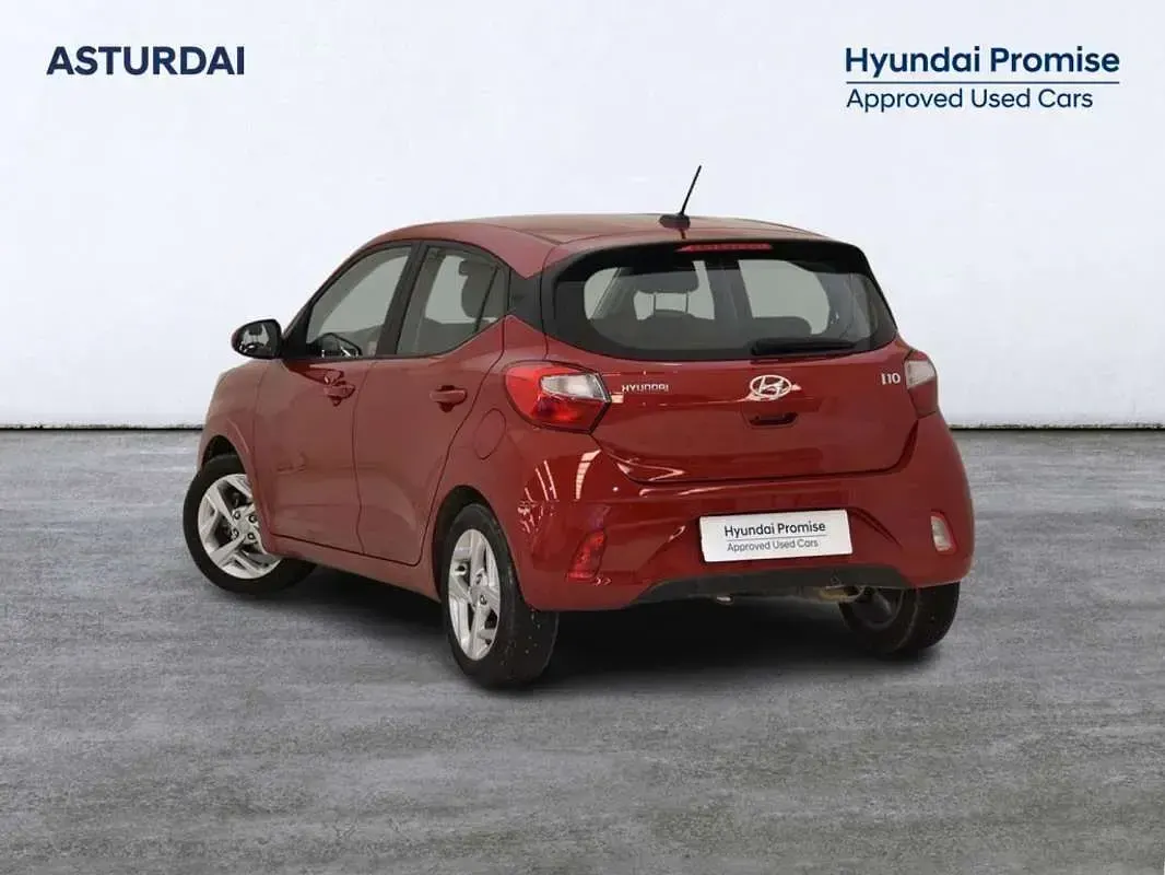 Usado Hyundai i10 67 CV (49 kW) 2022 Rojo Utilitario
