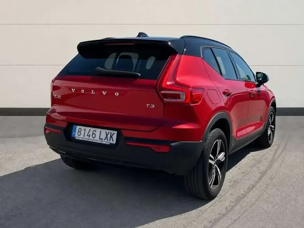 Usado Volvo XC40 R-Design 163 CV (119 kW) 2022 Rojo SUV