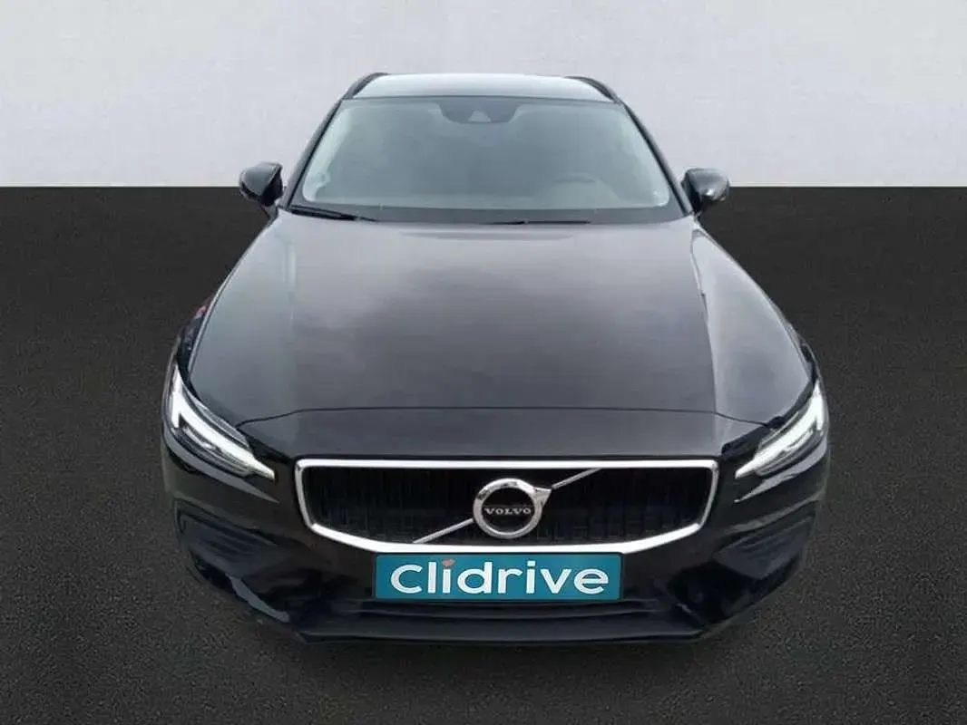 Käytetty Volvo V60 Momentum 150 HP (110 kW) 2020 Musta Farmari