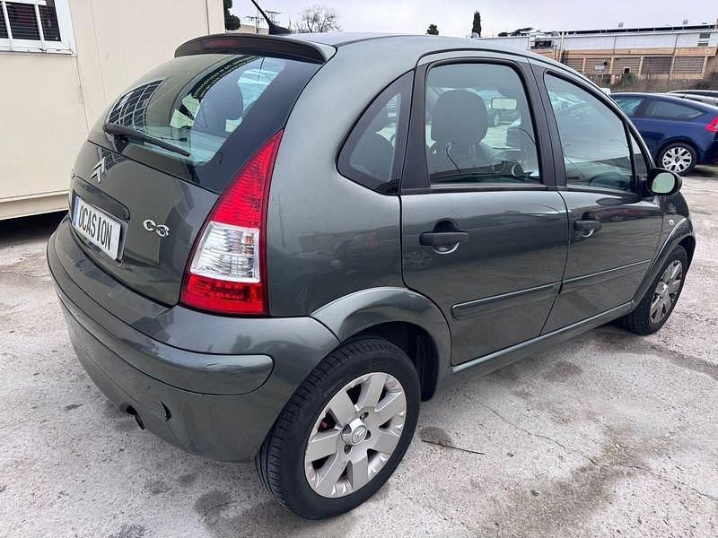 Usado Citroën C3 70 HP (51 kW) 2009 Cinzento