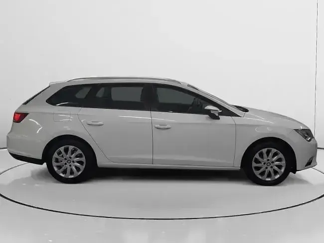 Usado Seat Leon Style 105 CV (77 kW) 2014 Blanco Familiar