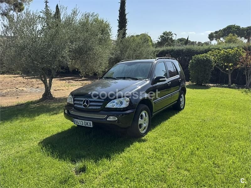 Negro Usado 2005 Mercedes ML270 SUV | 9500 € - Imagen 1/4