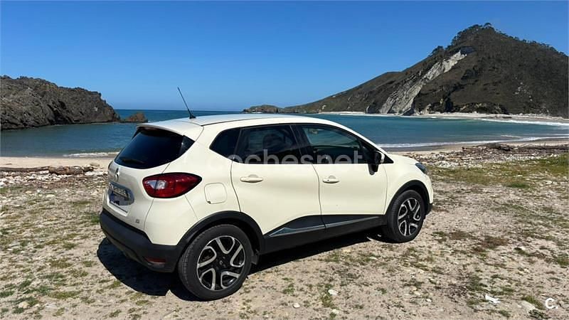 Usado Renault Captur Zen 90 CV (66 kW) 2016 Beige SUV