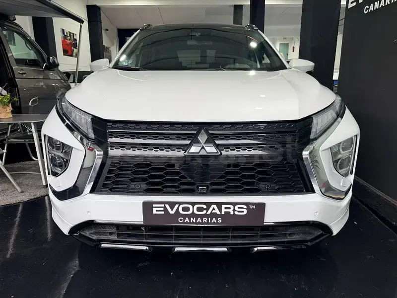 Usado Mitsubishi Eclipse Cross Motion 188 CV (138 kW) 2022 Blanco SUV