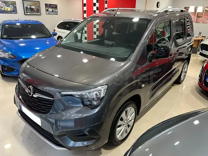 Usado Opel Combo Life Elegance 102 CV (75 kW) 2021 Gris / plata Monovolumen