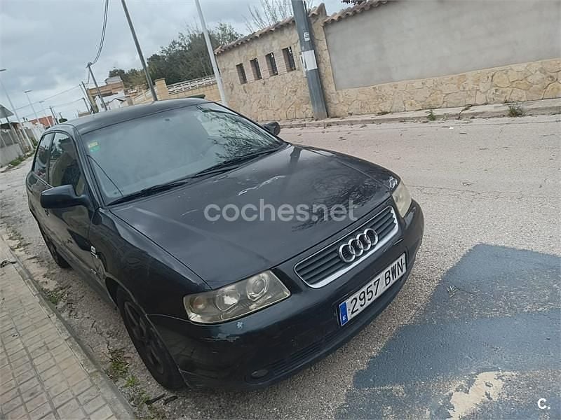 Usado Audi A3 Ambition 110 CV (80 kW) 2002 Negro Utilitario