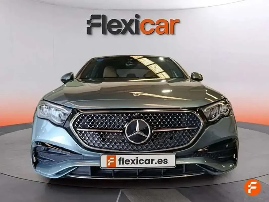 Usado Mercedes E300 313 CV (230 kW) 2024 Verde Berlina