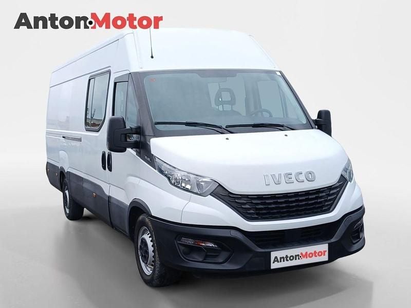 Usado Iveco Daily 136 CV (100 kW) 2021 Blanco Berlina