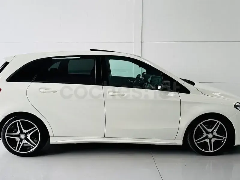 Usado Mercedes B200 AMG line 136 CV (100 kW) 2015 Blanco Monovolumen