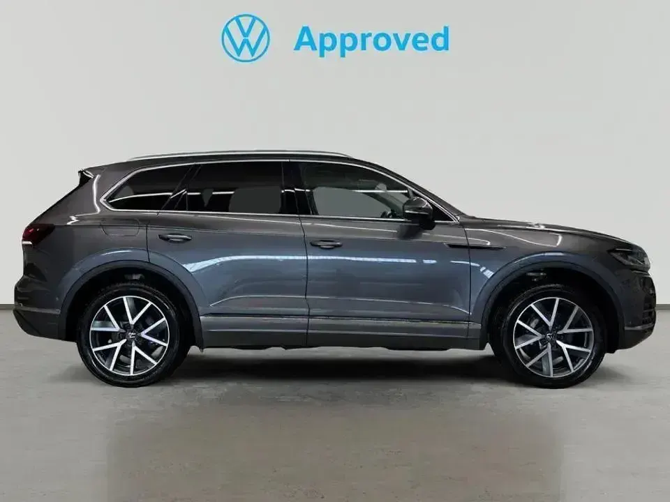 Usado VW Touareg Elegance 231 CV (169 kW) 2023 Gris / plata SUV