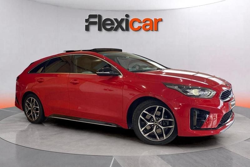 Burdeos Usado 2019 Kia ProCeed GT-Line Utilitario | 17.990 € (Precio justo) - Imagen 1/4