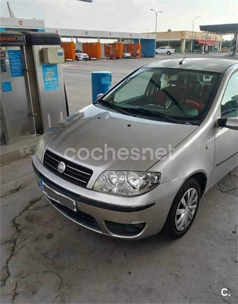 Gris / plata Usado 2005 Fiat Punto Dynamic Berlina | 1400 € (Precio justo) - Imagen 1/4
