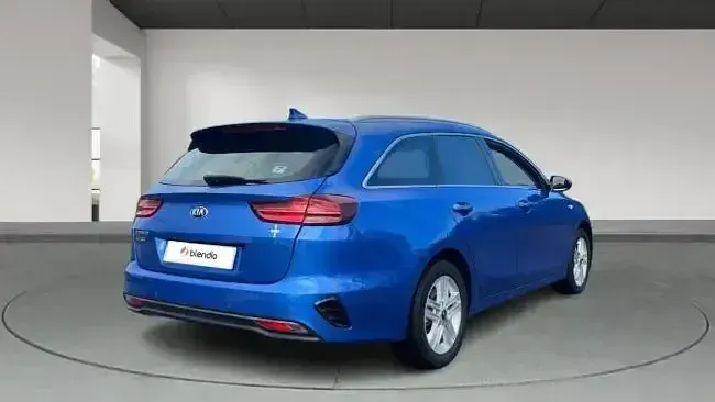 Usado Kia Ceed 136 CV (100 kW) 2022 Azul Utilitario