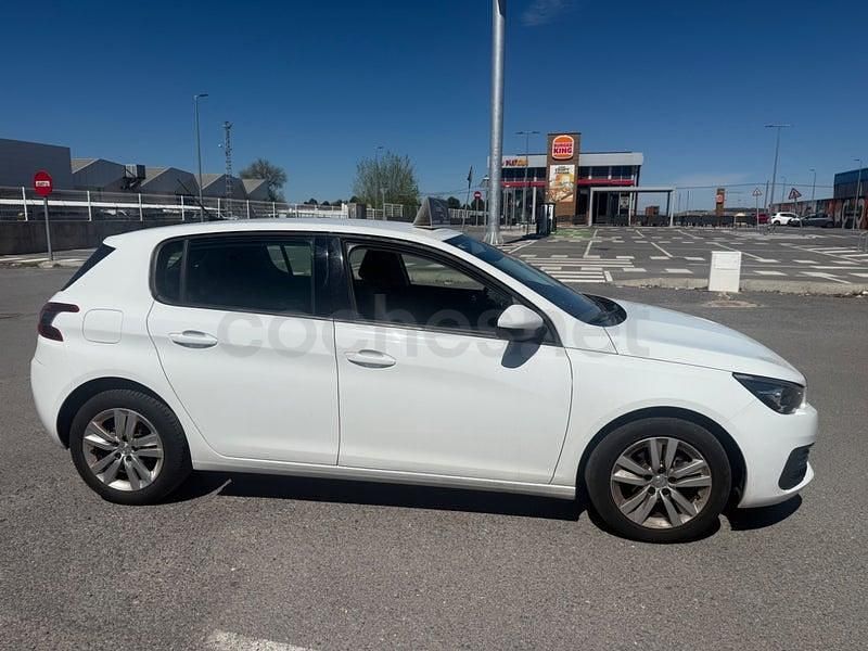 Usado Peugeot 308 Active 100 CV (73 kW) 2018 Blanco Berlina
