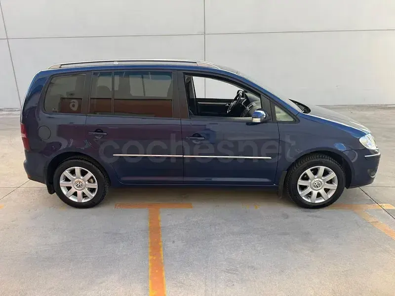 Usado VW Touran Highline 140 CV (102 kW) 2008 Azul Monovolumen