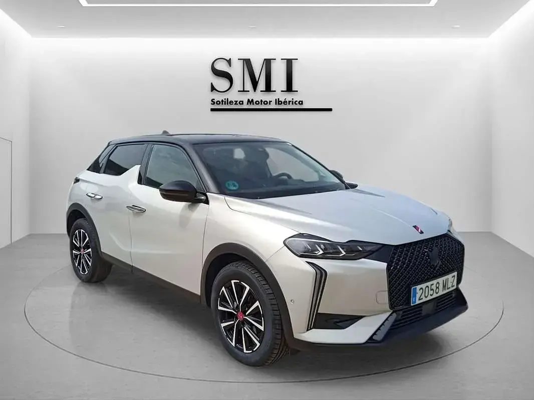Usado DS Automobiles DS3 Crossback Performance 131 CV (96 kW) 2023 Gris SUV