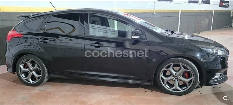 Usado Ford Focus ST 250 CV (183 kW) 2018 Negro Berlina
