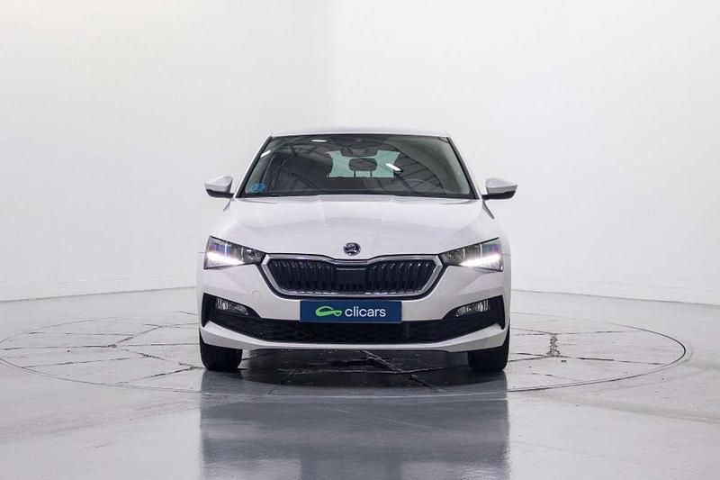 Usado Skoda Scala Selection 116 CV (85 kW) 2023 Blanco Utilitario