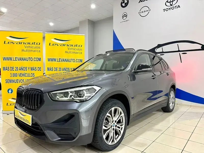 Usado BMW X1 136 CV (100 kW) 2022 Gris / plata SUV