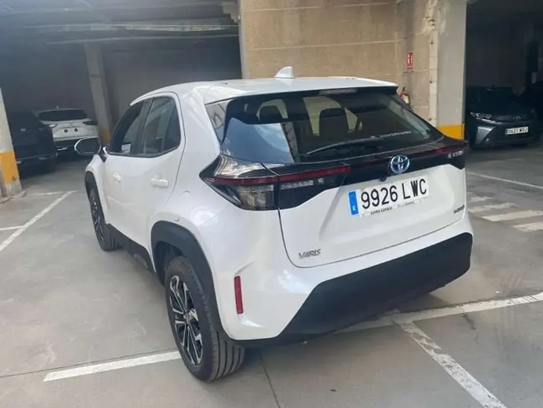 Usado Toyota Yaris Cross Active 116 CV (85 kW) 2022 Blanco SUV