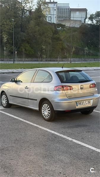 Usado Seat Ibiza Reference 75 CV (55 kW) 2003 Gris / plata Utilitario