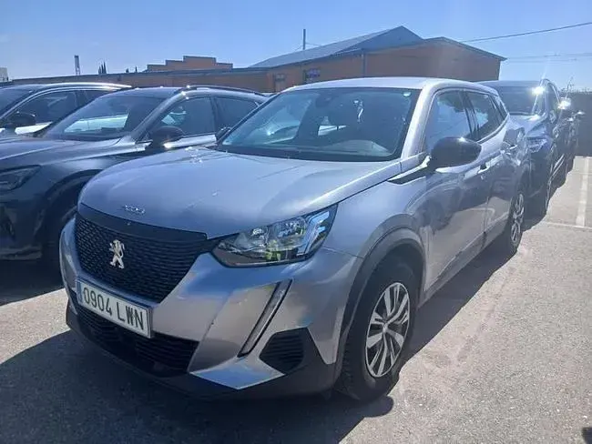 Usado Peugeot 2008 Active 110 CV (80 kW) 2022 Gris SUV
