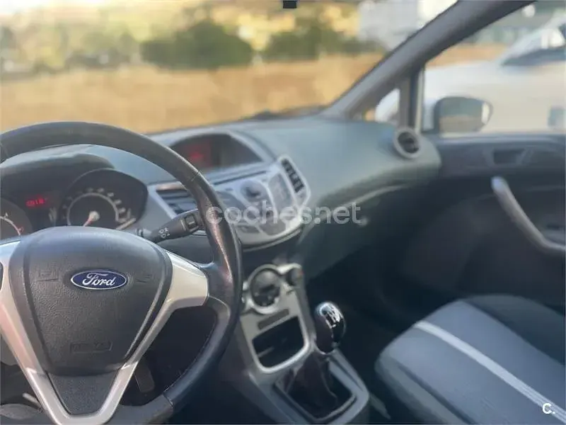 Usado Ford Fiesta 95 CV (69 kW) 2011 Blanco Berlina