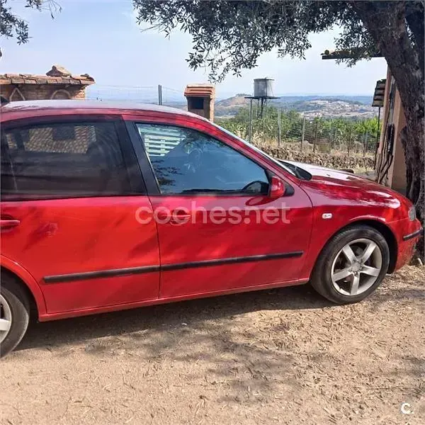 Usado Seat Leon Sport 110 CV (80 kW) 2005 Rojo Utilitario