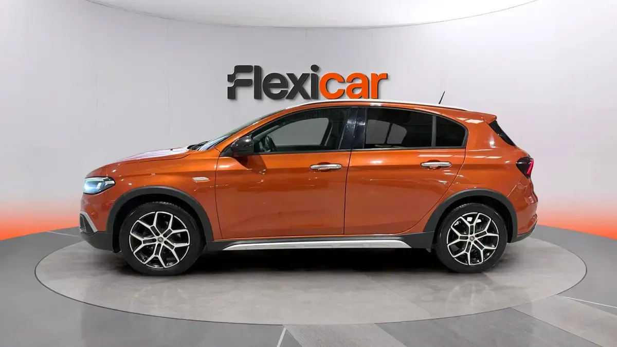 Usado Fiat Tipo Cross 101 CV (74 kW) 2021 Naranja Berlina