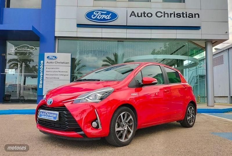 Usado Toyota Yaris Hybrid Active 100 CV (73 kW) 2019 Rojo