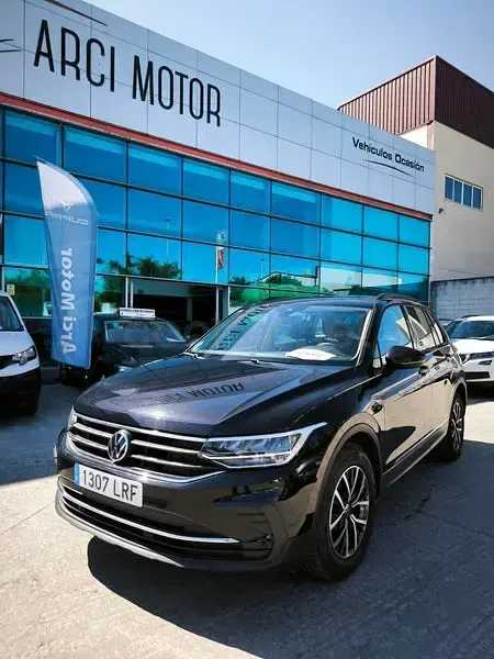 Usado VW Tiguan Life 122 CV (89 kW) 2021 Negro SUV