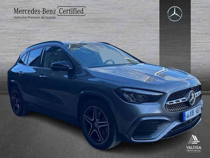 Usado Mercedes GLA200 AMG line 163 CV (119 kW) 2025 Gris montaña SUV