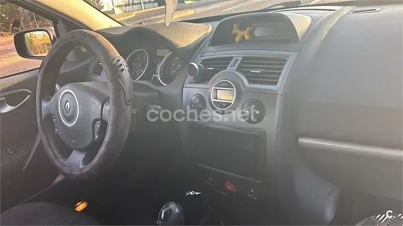 Usado Renault Mégane Dynamique 85 CV (62 kW) 2006 Negro Berlina