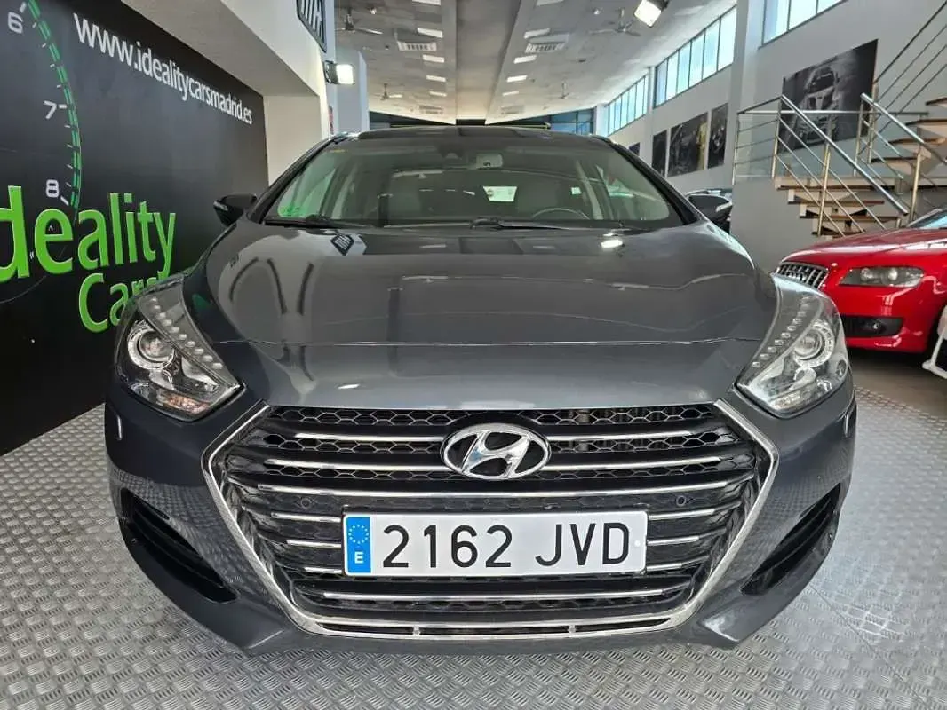 Usado Hyundai i40 Style 141 CV (103 kW) 2016 Gris Berlina