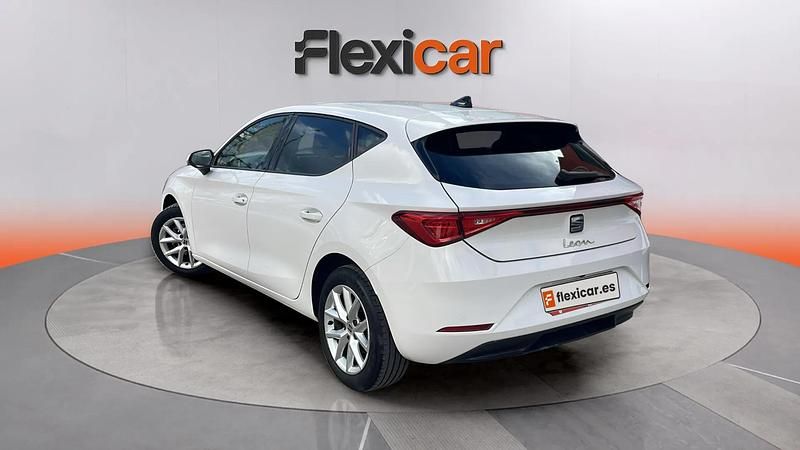 Usado Seat Leon Reference 116 CV (85 kW) 2021 Blanco Berlina