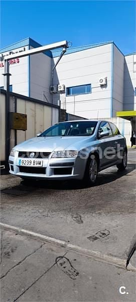 Usado Fiat Stilo Dynamic 115 CV (84 kW) 2002 Gris / plata Berlina