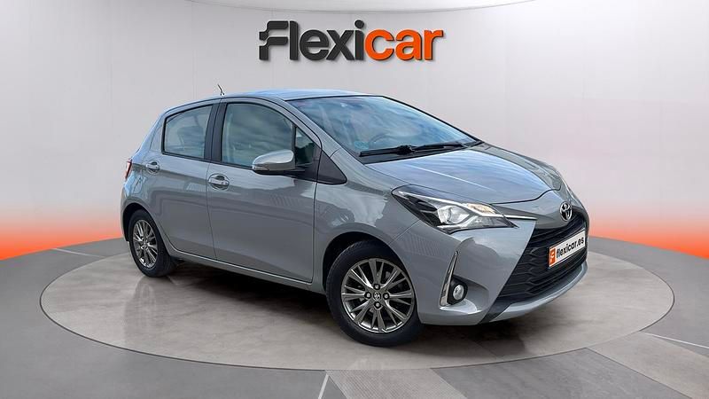 Usado Toyota Yaris Active 69 CV (50 kW) 2019 Gris Utilitario