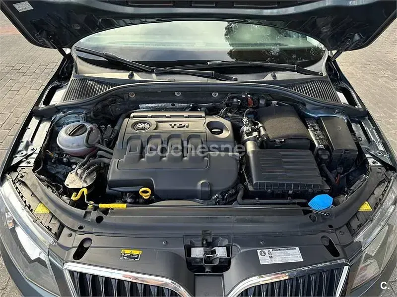Usado Skoda Octavia Ambition 110 CV (80 kW) 2017 Azul Familiar