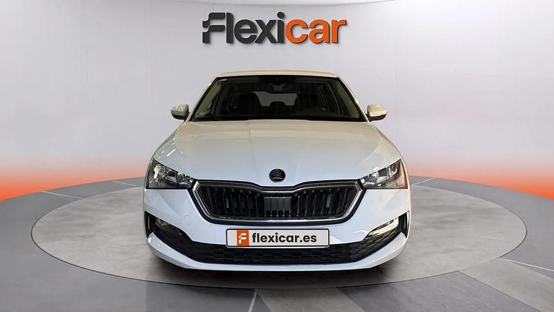 Usado Skoda Scala Ambition 110 CV (80 kW) 2021 Blanco Utilitario