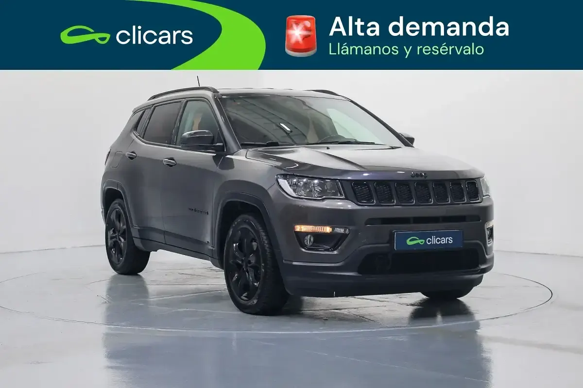 Usado Jeep Compass Night Eagle 140 CV (102 kW) 2019 Gris SUV