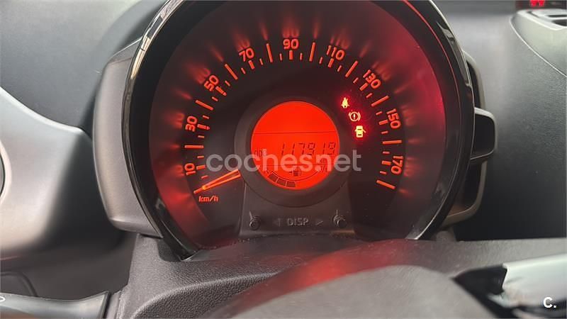 Usado Peugeot 108 82 CV (60 kW) 2017 Rojo Utilitario