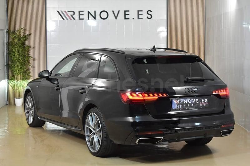 Usado Audi A4 163 CV (119 kW) 2022 Negro Familiar