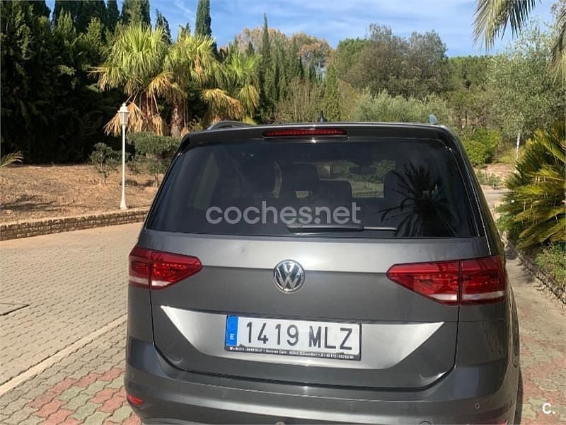 Używany VW Touran Advance 150 KM (110 kW) 2018 Szary Minivan