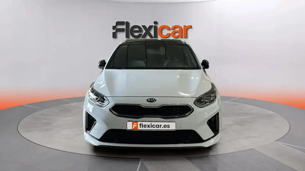 Usado Kia Ceed GT GT-Line 120 CV (88 kW) 2019 Blanco Familiar