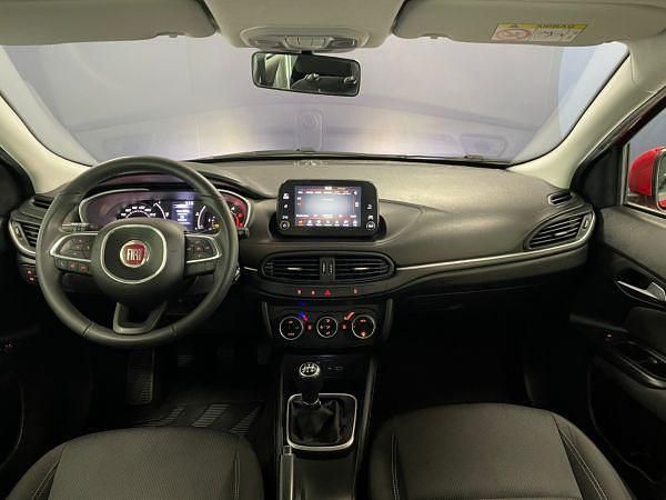 Usado Fiat Tipo Life 95 CV (69 kW) 2021 Rojo passione (sólido) Familiar