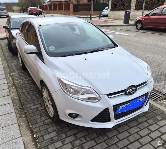 Blanco Usado 2012 Ford Focus Trend Berlina | 6200 € (Precio justo) - Imagen 1/4