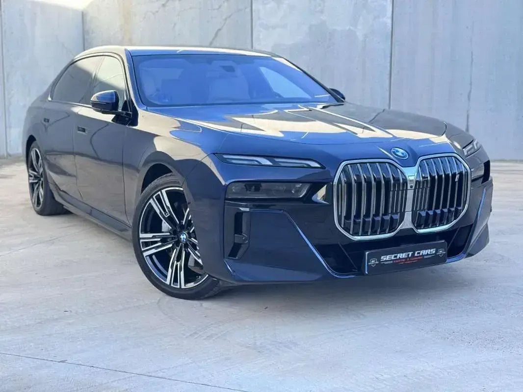 Usado BMW i7 M Sport 400 kW (544 CV) 2022 Azul Berlina