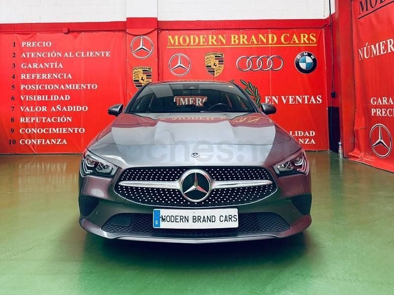 Usado Mercedes CLA200 Shooting Brake 150 CV (110 kW) 2021 Gris / plata Familiar