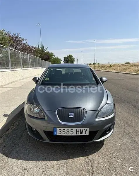 Usado Seat Leon Copa 105 CV (77 kW) 2012 Gris / plata Berlina