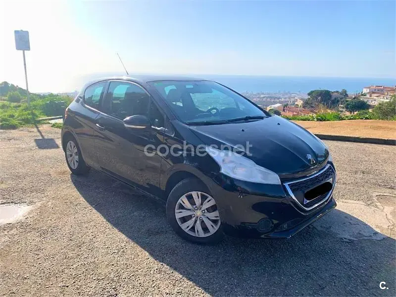 Usado Peugeot 208 Access 82 CV (60 kW) 2013 Negro Utilitario